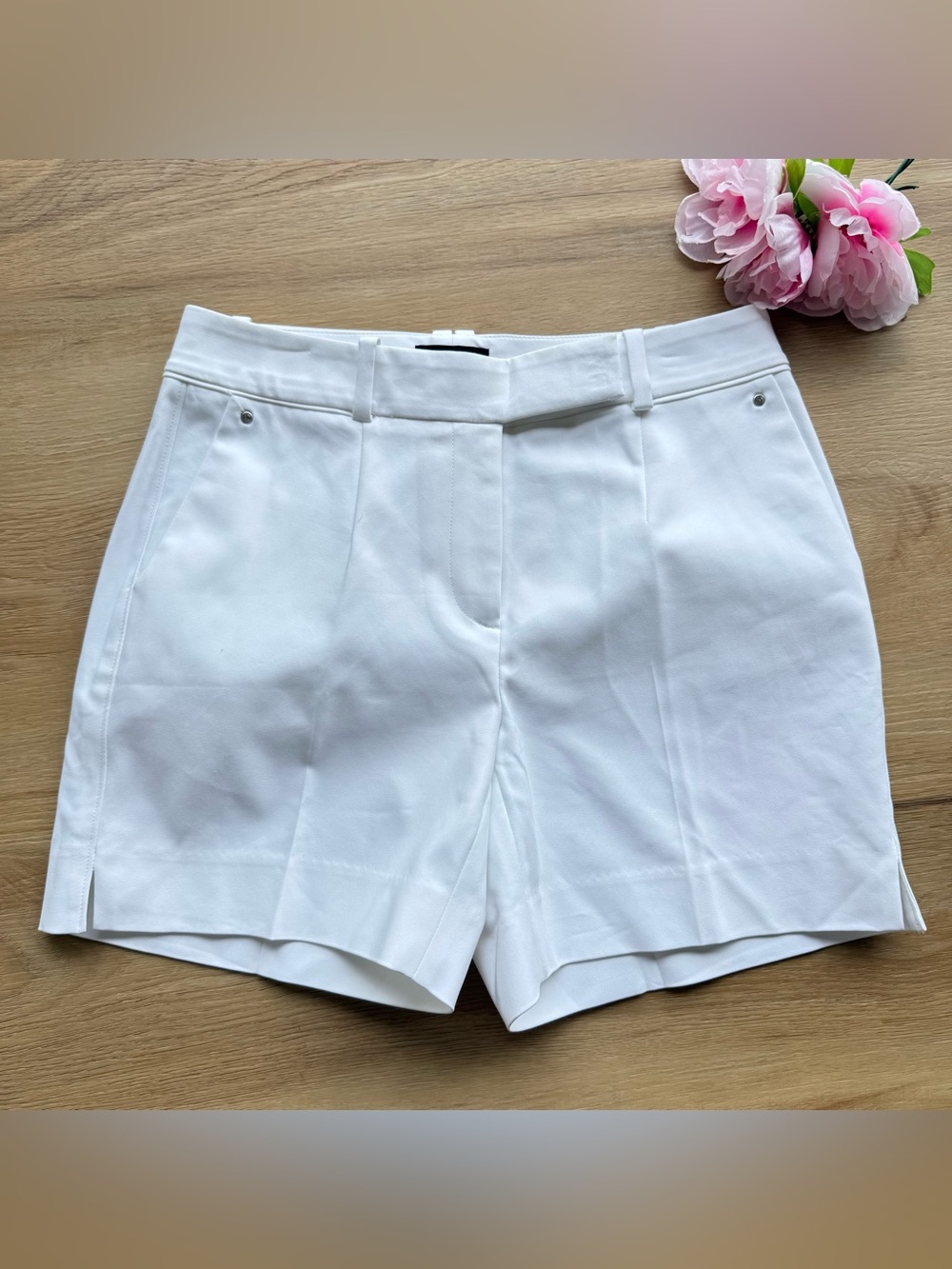 White House Black Market White Tailored Bermuda the 5’’ Shorts Sz 0 stretch nwt